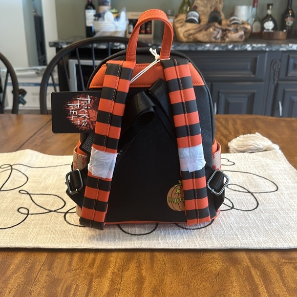 LOUNGEFLY Disney Trick 'r Treat Sam Pumpkin Mini 🎒 - Picture 15 of 16